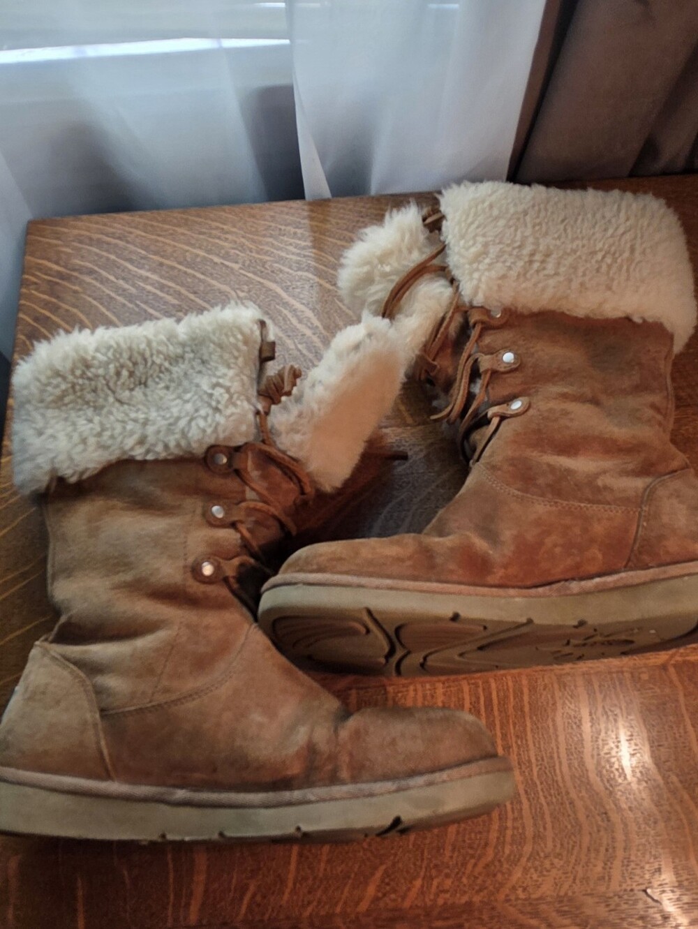 UGG Boots 1892 Montclair shoes sheepskin size 8